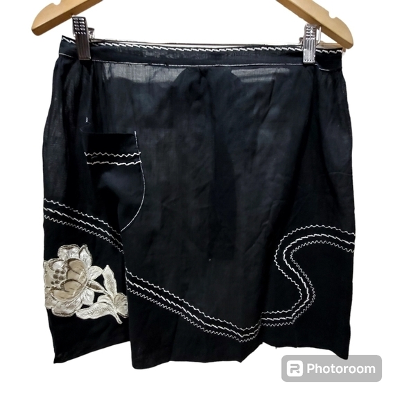 NWOT BUNDLE 2 Kitchen Aprons - Picture 2 of 4